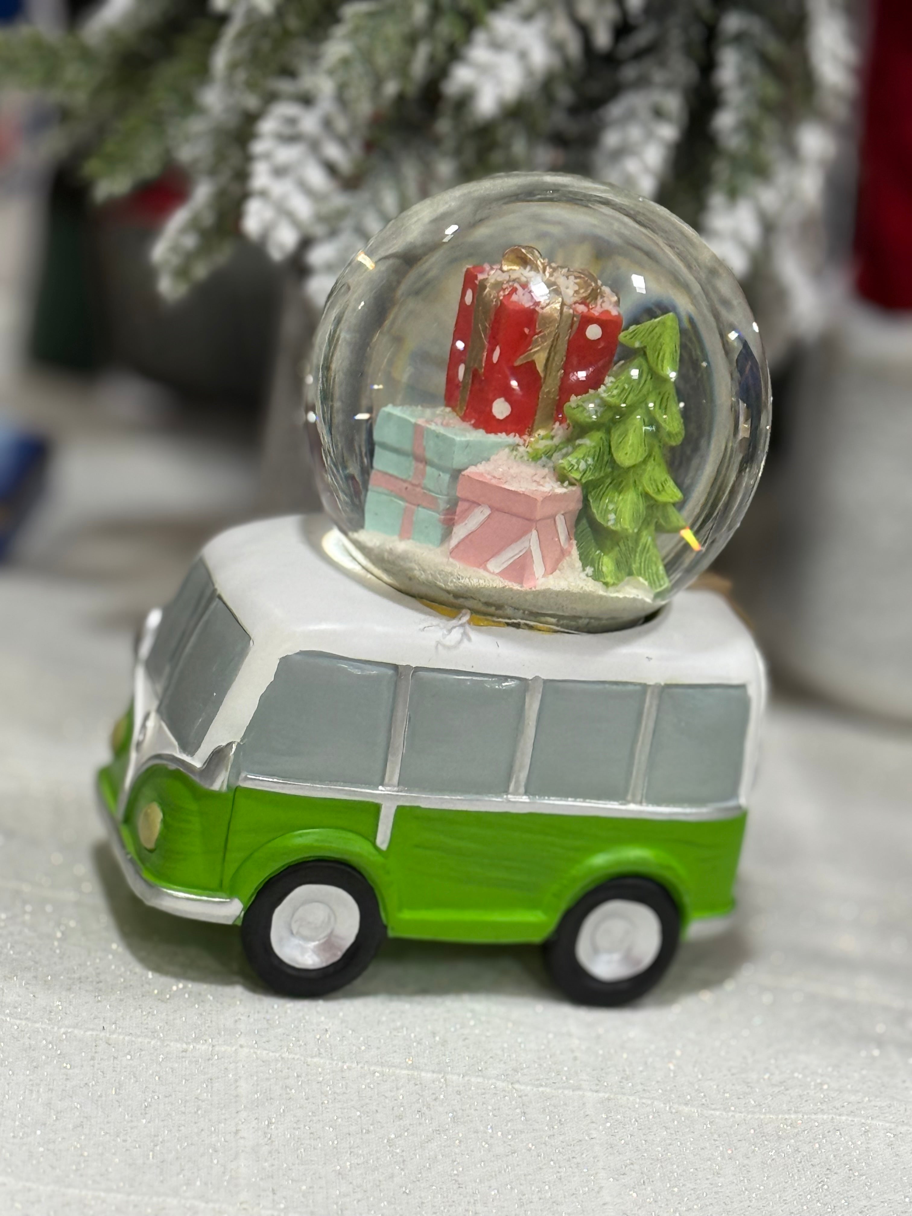 Christmas Retro Van Waterglobe